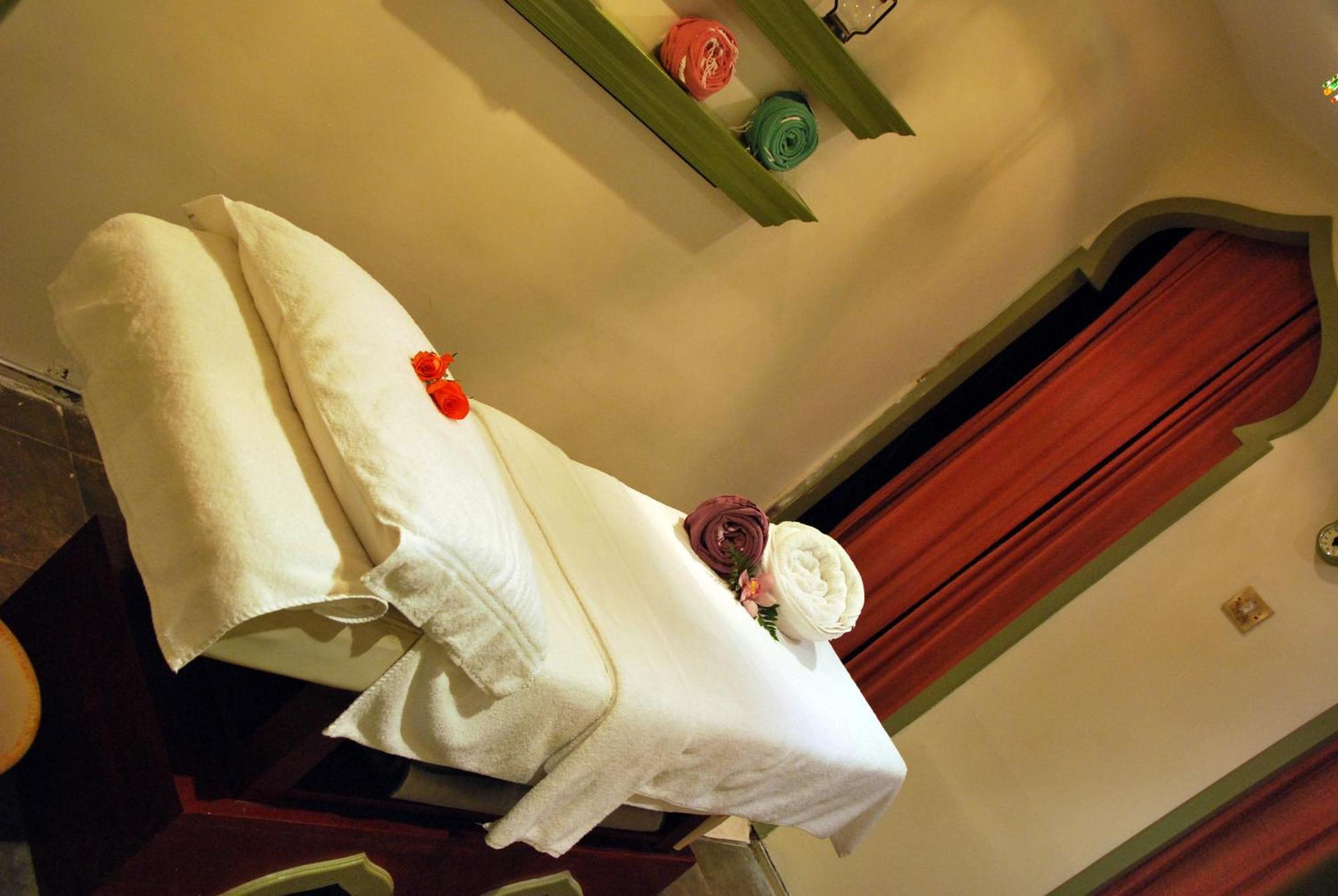 The Convention Center & Royal Suites Hotel Kuveyt Dış mekan fotoğraf