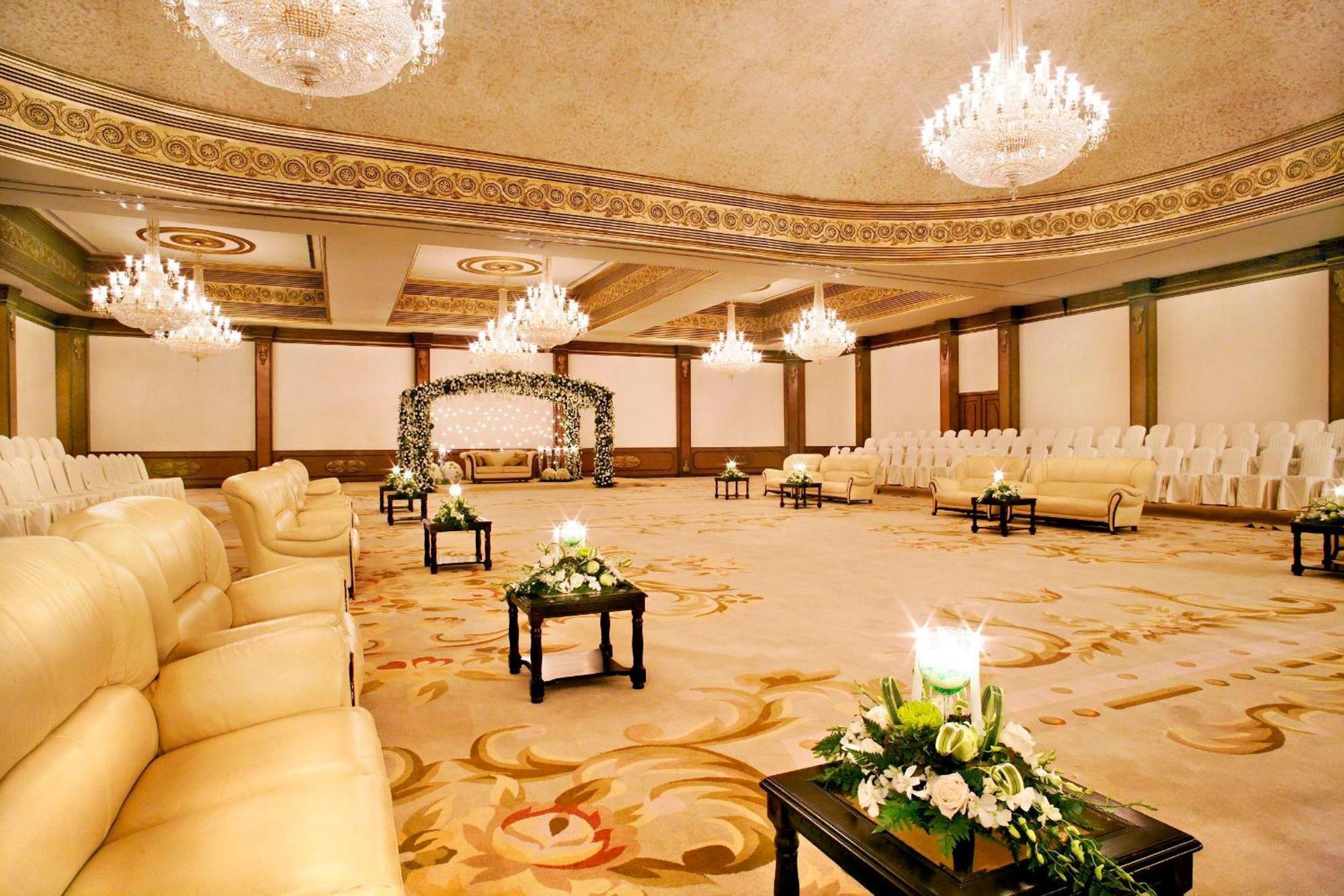 The Convention Center & Royal Suites Hotel Kuveyt Dış mekan fotoğraf